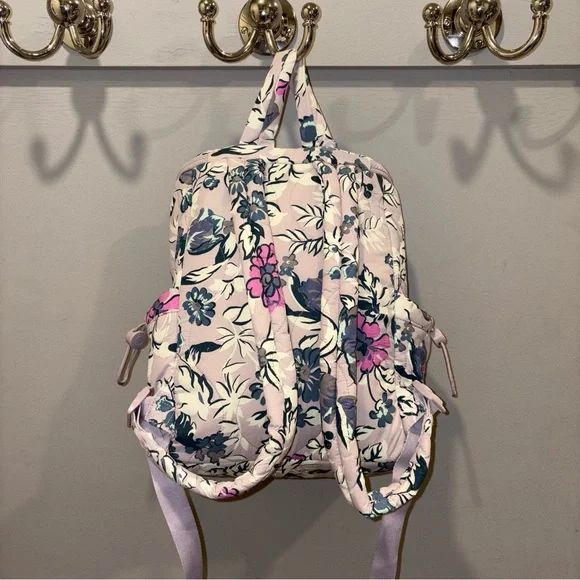 Vera Bradley Fresh-cut Floral Essential Featherweight Rusack - Picture 2 of 12